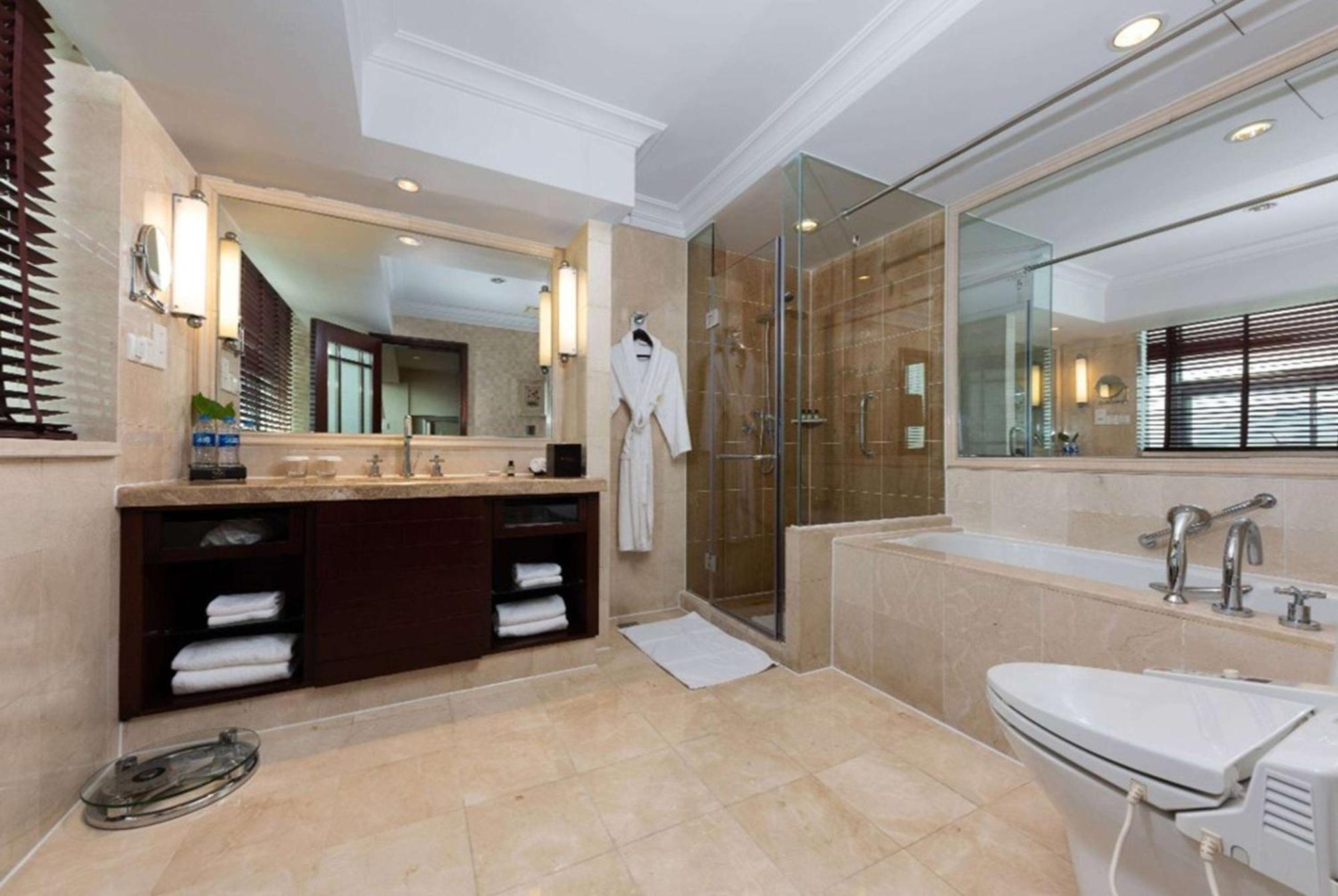 Ramada Plaza Optics Valley Hotel Wuhan Luaran gambar