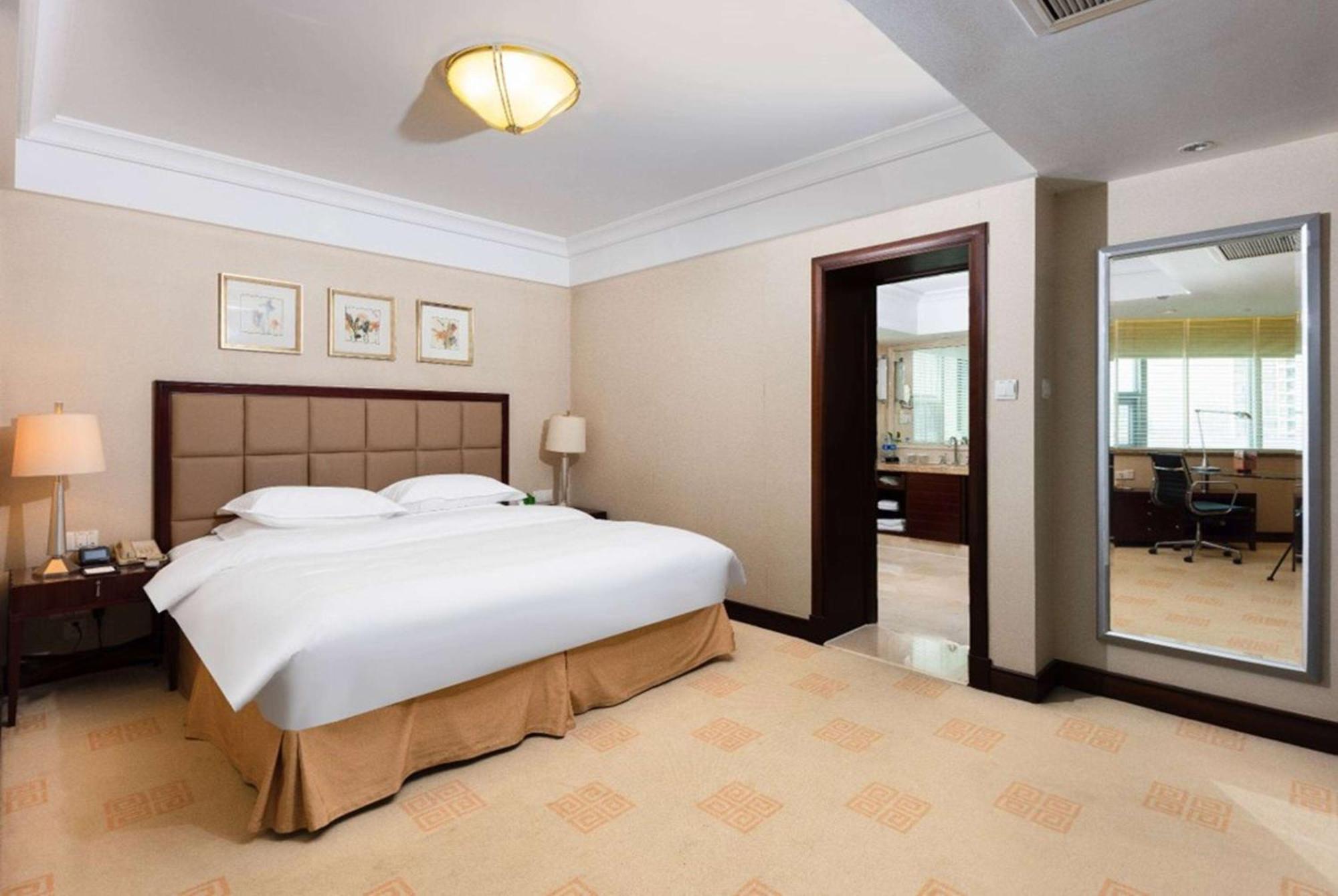 Ramada Plaza Optics Valley Hotel Wuhan Luaran gambar