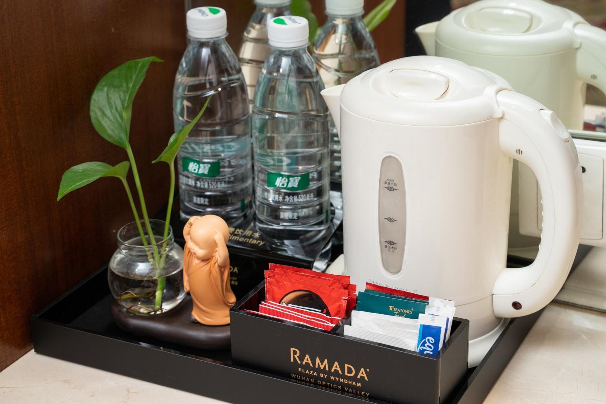 Ramada Plaza Optics Valley Hotel Wuhan Luaran gambar